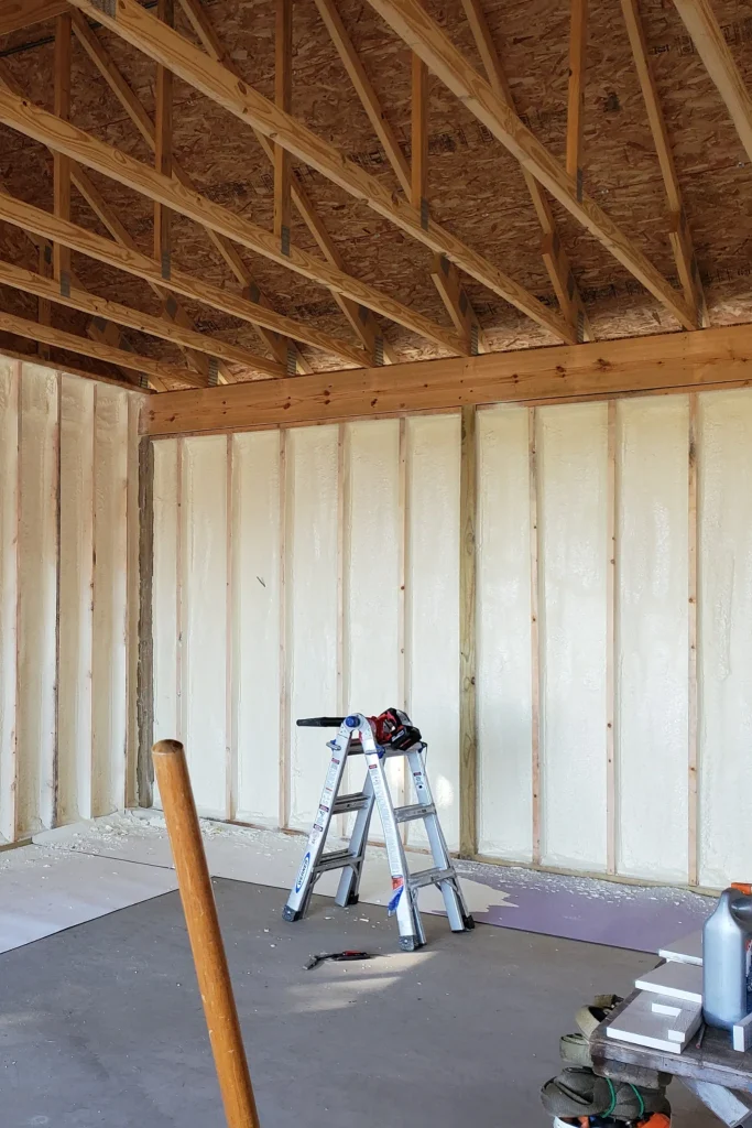 Benefits of Hiring a Spray Foam Insulation Professional in Texas